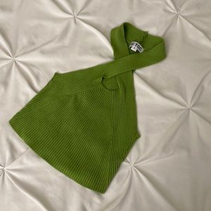 CROSSFRONT GREEN RIBBED CROP TOP